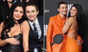 BREAKING: Deeply cynical truth that blows apart Timothee Chalamet’s declaration of love for Kylie Jenner at Critics Choice Awardsโฆ as insiders reveal their shock conversation about having CHILDREN