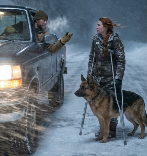 “Come with me,” the Navy SEAL urged after noticing a one-legged woman stranded in the middle of a brutal blizzard