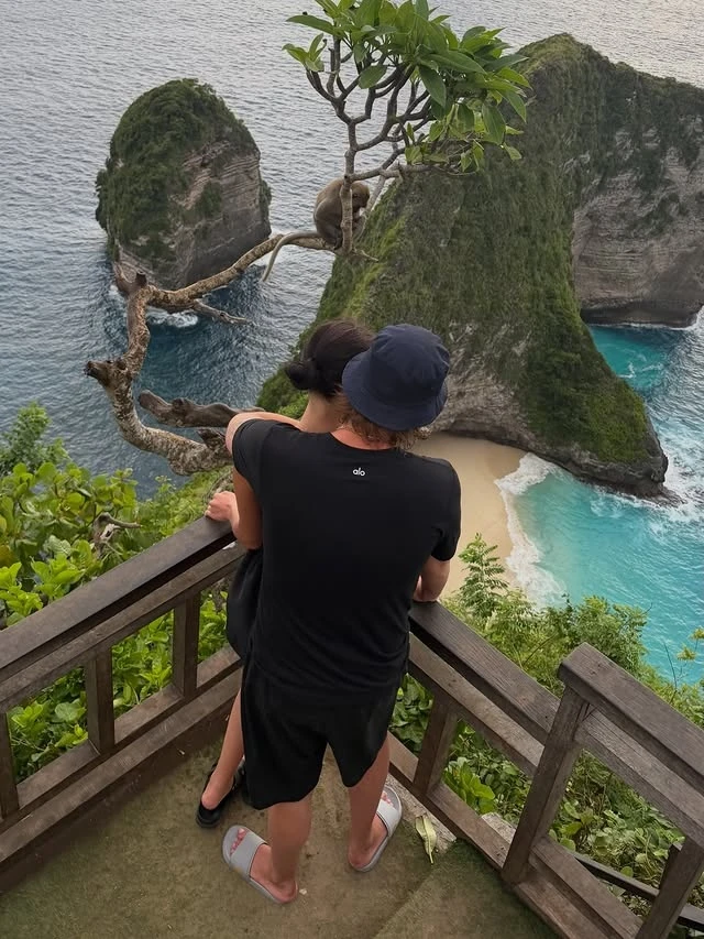 🚨 “DAD… THEY SAID IF YOU DON’T PAY TODAY, I WON’T HAVE ANY FINGERS LEFT!” — In a chilling ransom video, Igor Komarov pleads in tears as his kidnappers threaten him…